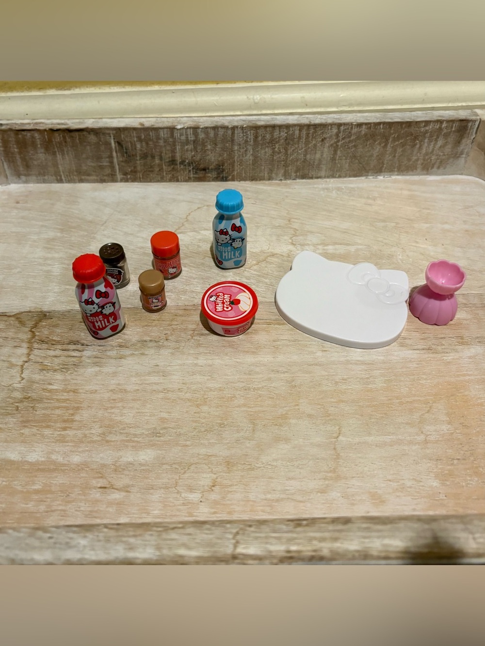 Hello Kitty Miniverse piece set